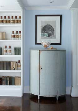 Historic Captain’s House - Library Detail - Bath