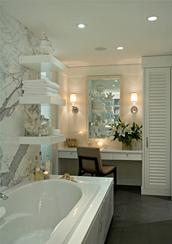 Breakers Apartment 4 - Bathroom 